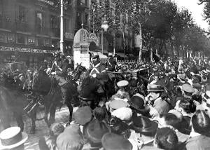 Paso de la fúnebre comitiva por la Rambla