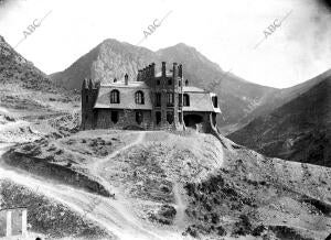 Chalet del Conde Güell en la Fabrica de cemento De "Asland"