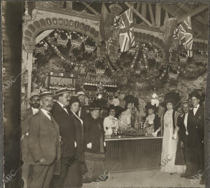 La rifa en el Recreo de la Castellana, donde se celebró la fiesta aristocrática...