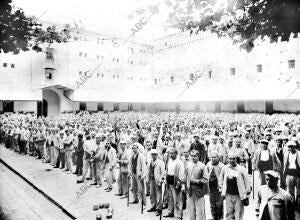 Formación de la población penal en el patio de la Penitenciaría