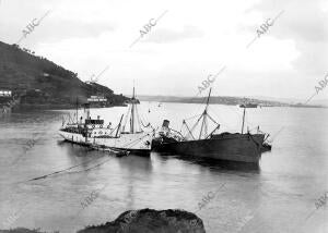 Salvamento de un buque en el Ferrol el Vapor "Finisterre" Realizando el...