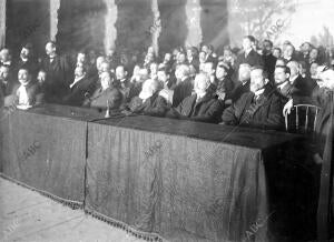 Mesa presidencial del mitin Verificado en el Tivoli por Iniciativa del centro de...