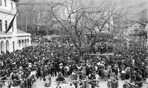 Vista de la plaza de Deusto durante la celebración de la romería que Es la...