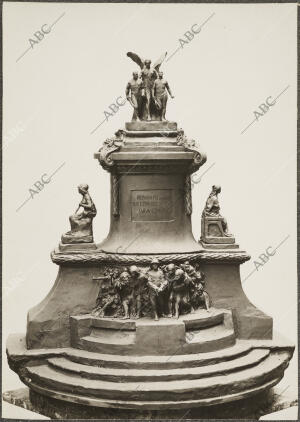 Proyecto del monumento que va a erigirse en el Paseo de la Gran Vía, y cuya...