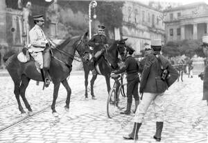 El general Borbón (X) gobernador militar Dando Órdenes para normalizar la...