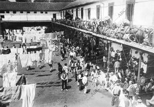 Los Penados de Ceuta en Santoña patio del penal antiguo donde Están Recluidos...