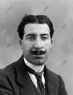 El Sr. López Ferrandis, alumno de la facultad de derecho que durante la visita...