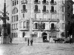 Concurso de Casas en Barcelona: casa Situada en la confluencia de las Calles de...