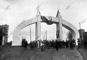 Arco Construido por las Fuerzas de Artillería, de guarnición en el Ferrol, en la...