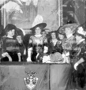 S.M. la Reina doña victoria Eugenia (X), Presidiendo el acto inaugural celebrado...