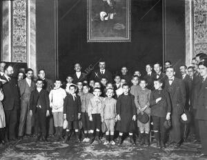 El profesor Sr. Siurot (X), con los 20 Alumnos que Han Venido de Huelva para...