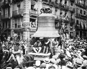 Paso por las Calles de Valencia de la brillante cabalgata Organizada con motivo...