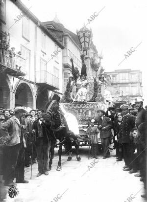 Carroza Representando al escudo de la Ciudad, que figura en la cabalgata...