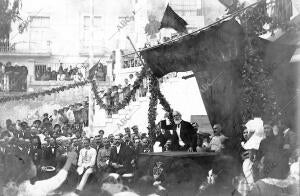 El Sr. Altamira Pronunciando un discurso en Alicante, con motivo de la...