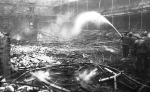 Vista del patio de Butacas del teatro circo de san Sebastián durante el incendio...