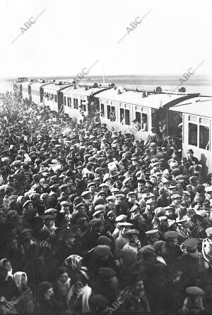 Aspecto que Ofrecia la Estacion de Arganasilla A la Llegada del primer Tren,...