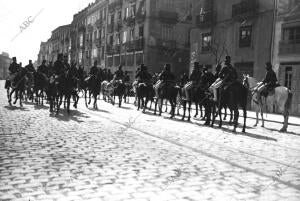 Caballería del regimiento de victoria Eugenia Patrullando por las Calles