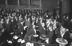 Aspecto del salón del nuevo consistorio barcelonés durante el Espléndido "Lunch"...