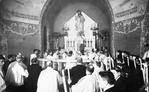 Bendición por el Obispo, doctor Reig, del altar del santísimo Sacramento en la...