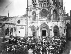 Inmediaciones de la catedral durante la bendición de los Automóviles por el...