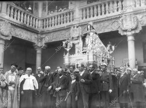 La imagen de la Santa doctora en el patio de la Academia de Intendencia Militar,...