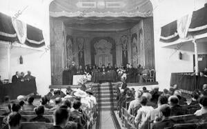 Su alteza Real (X) Presidiendo el acto inaugural de la sucursal en Berga de la...