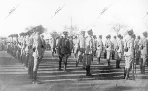 El general director de Academias, Sr. Francés, Revistando A los Alumnos de...