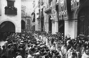 Procesión de las Congregaciones Marianas, con la imagen de nuestra Señora de las...