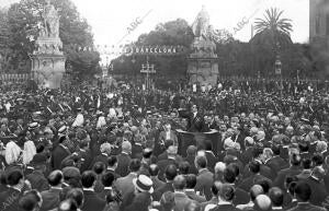 El alcalde Actual, Marqués de Olerdola (X), Pronunciando un discurso ante el...
