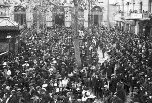 Aspecto que Ofrecía la plaza de la Igualada A la salida de la función Religiosa...