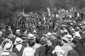 El público y los Oradores en el mitin de la Diada Jaimista de Pedralbes,...