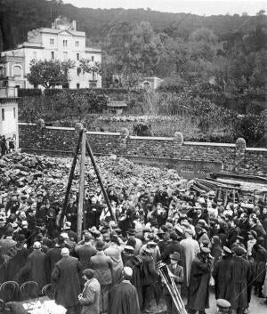 Colocación de la primera piedra de una escuela Graduada de Niñas en la barriada...