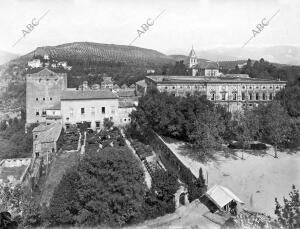 En lo más alto de la Alhambra, Alzó Carlos V su Palacio