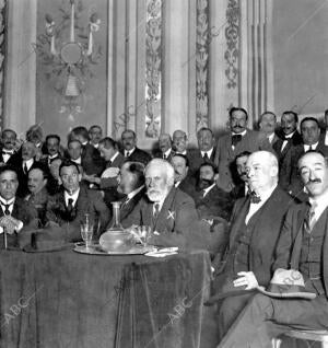 Pablo Iglesias (X) Presidiendo el mitin de las Izquierdas, que se Verificó ayer