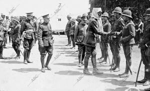 Melilla - el general francés Aubert Devuelve la visita al general Aizpuru ,...