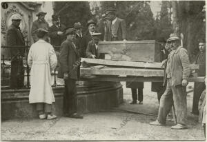 Exhumación de los restos que estaban en el Panteón de Hombres Ilustres del...
