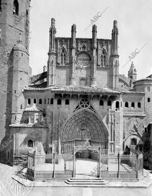 la catedral Fué Construida sobre la Antigua Mezquita, tras reconquistar Huesca...