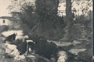 Lavanderas en el río cabe