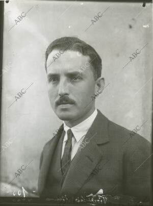 Autorretrato de Virgilio Muro, fotógrafo de ABC y Blanco y Negro, en los años 20