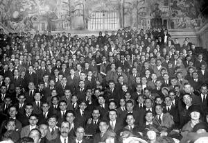 Los Alumnos en la Graderia del Salon de Actos durante el reparto de Premios