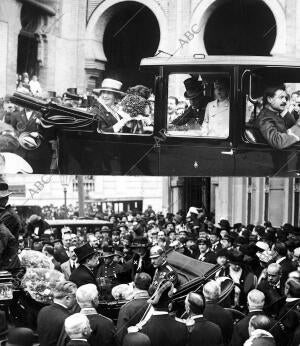 Llegada A Sevilla de S.M. la Reina con sus Augustos Hijos