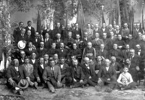 Concurrentes A la primera asamblea Celebrada bajo la presidencia del obispo de...