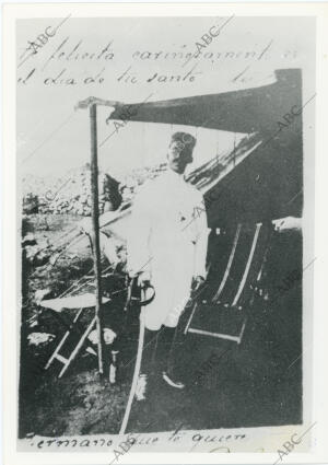 Primera foto del segundo teniente Francisco Franco, en un blocao en el Kert