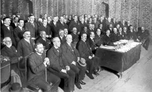 Mesa presidencial y Comisiones en la apertura de la asamblea Magna de la...