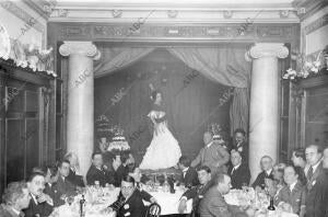 Antonia Merce (la Argentina) Bailando durante la fiesta Celebrada en honor suyo