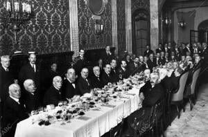 Aspecto del salón de Actos, durante el Champagne de honor con que Fue Obsequiado...