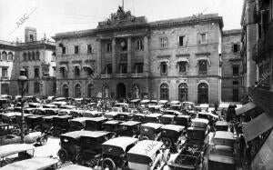 Los Automóviles de parada fija Llevados por sus Dueños en manifestación de...