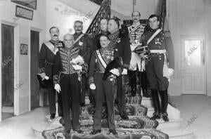 El nuevo embajador de la Republica Argentina, D. Carlos Estrada (1), con el...