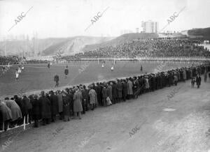 Campeonato del futbol un aspecto del Estadium durante el partido Racing...