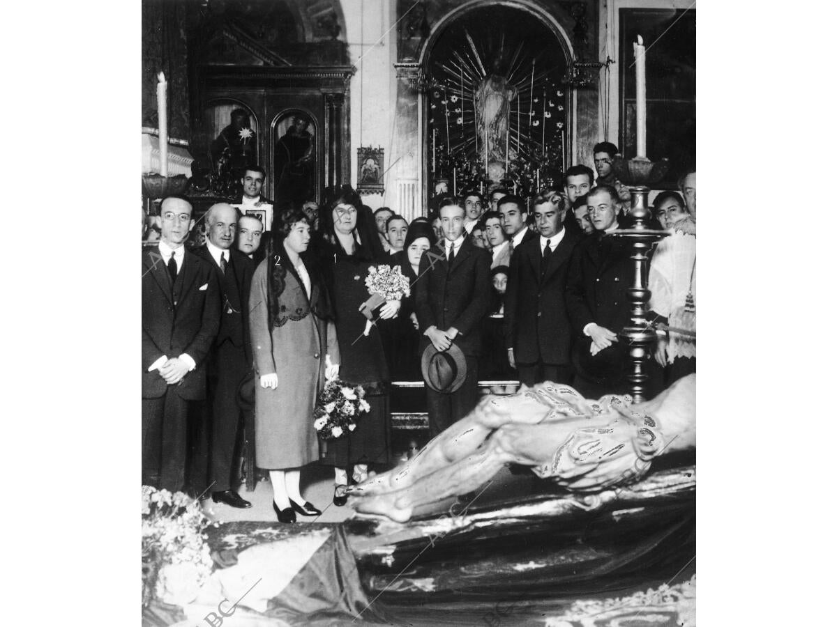 Sus Altezas las Infantas doña Luisa (1) y doña Isabel Alfonsa (2